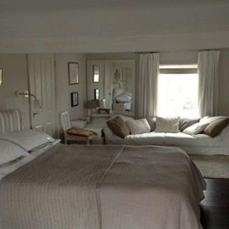 Wisteria House B&B Чипенхэм Экстерьер фото