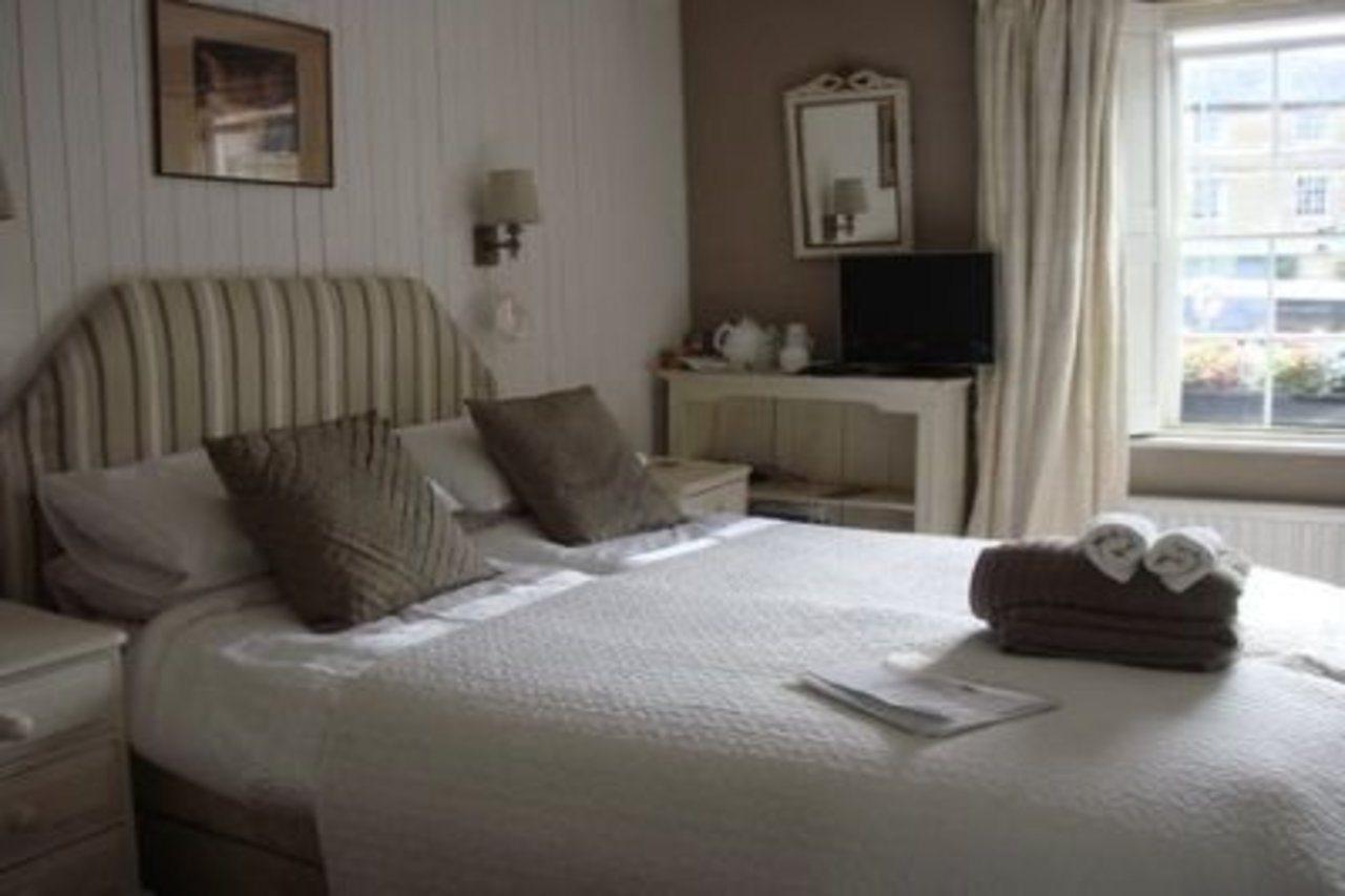 Wisteria House B&B Чипенхэм Экстерьер фото